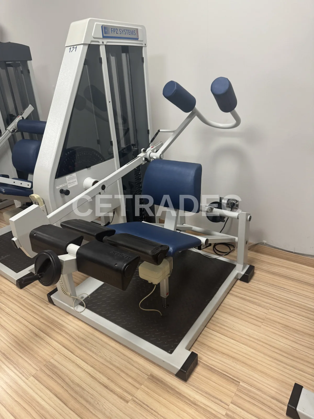 Máquina de flexión abdominal del tronco, vista lateral, en CETRADEC Valencia