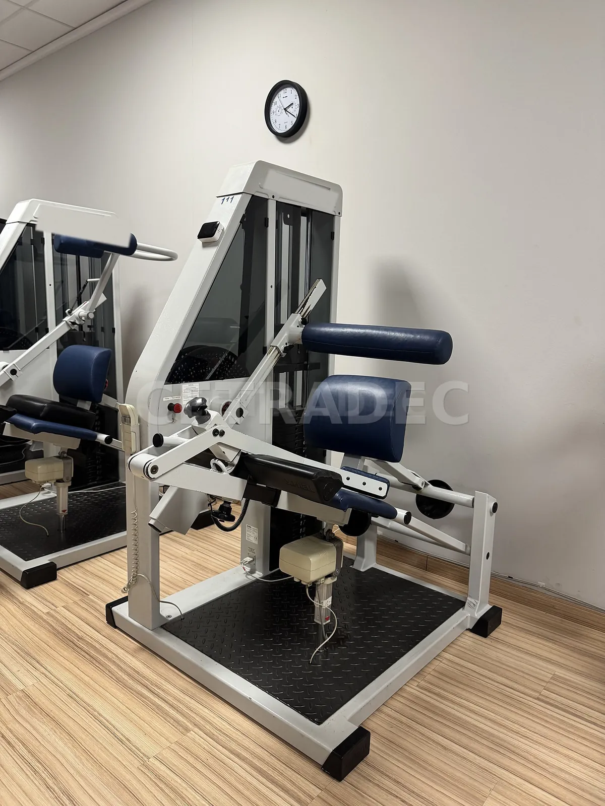 Máquina Schnell 4back Premium Extension para fortalecer la musculatura lumbar en CETRADEC Valencia